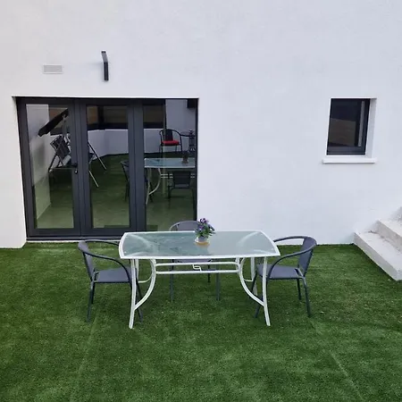 T2 Rez De Le Port Miou Apartment